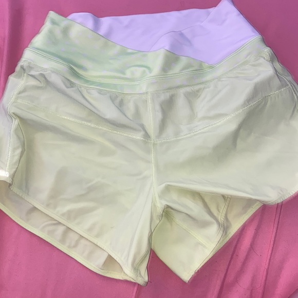 lululemon crossover shorts size 4 - Picture 1 of 4